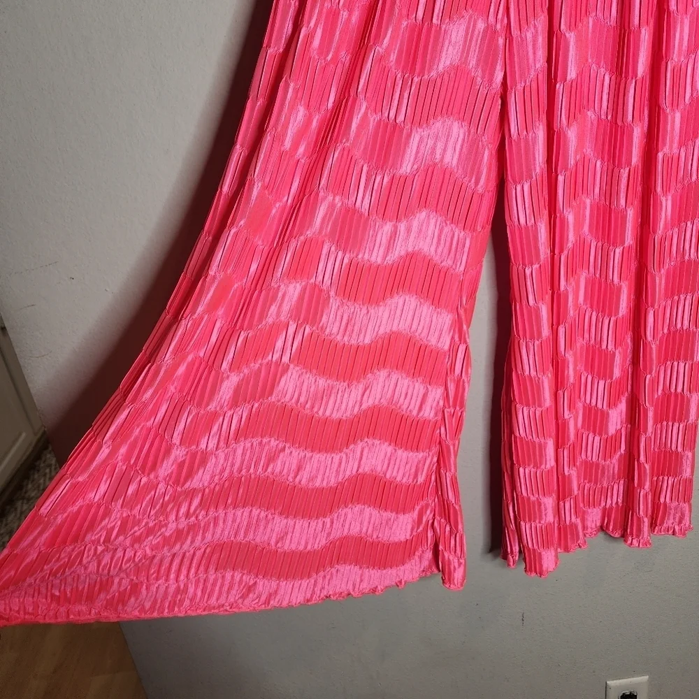 NWT South‎ Beach Pink satin crinkle pleated wide leg pants. Size 6. ASOS
